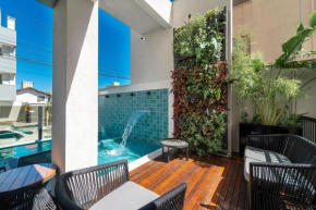 Lindo Apartamento com 2 suítes e piscina em Bombas 705